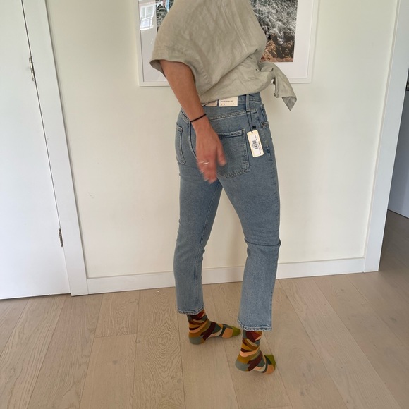 NWT trendy jeans. Super flattering with some stretch so very comfortable - Picture 2 of 3